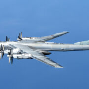 Bombardér Tu-95 slouží ruským agresorům jako odpalovací zařízení.