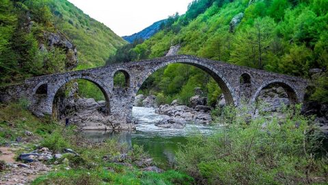 Ďáblův most přes řeku Ardu v bulharském pohoří Rodopy