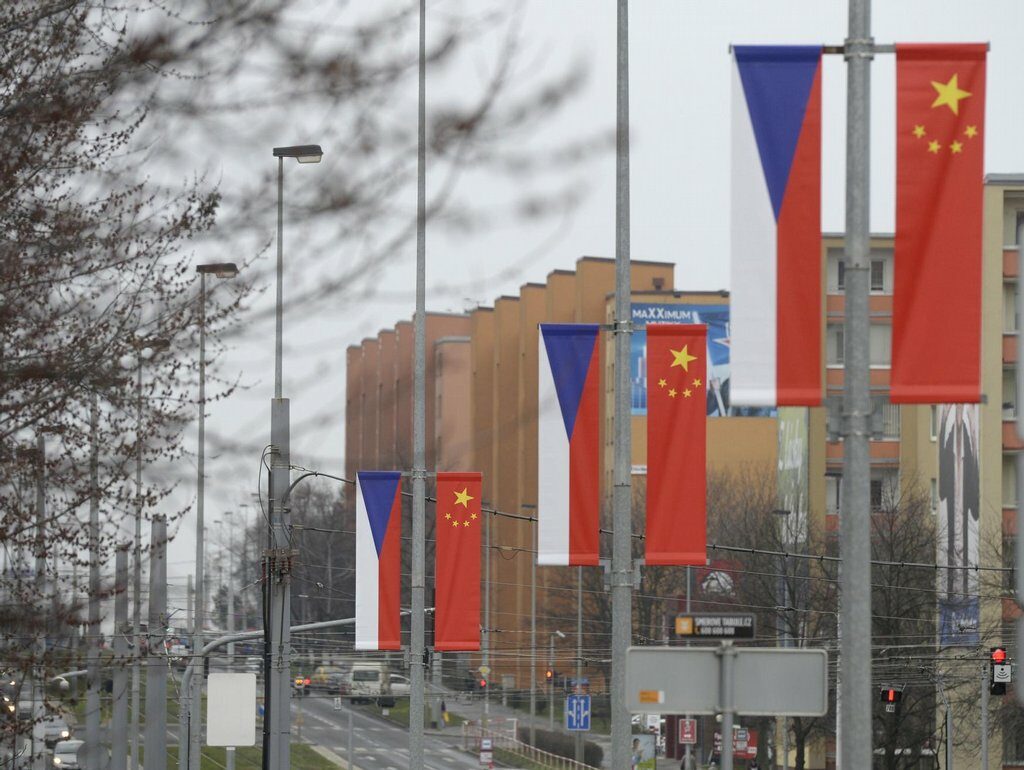 S čínskými vlajkami bude ještě magistrátu veselo