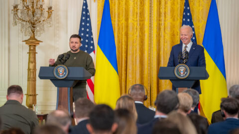 Ukrajinský prezident Volodymyr Zelenskyj s prezidentem USA Joem Bidenem