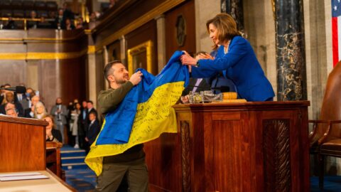 Prezident Zelenskyj s předsedkyní Sněmovny reprezentantů Spojených států amerických Nancy Pelosiovou (2022)