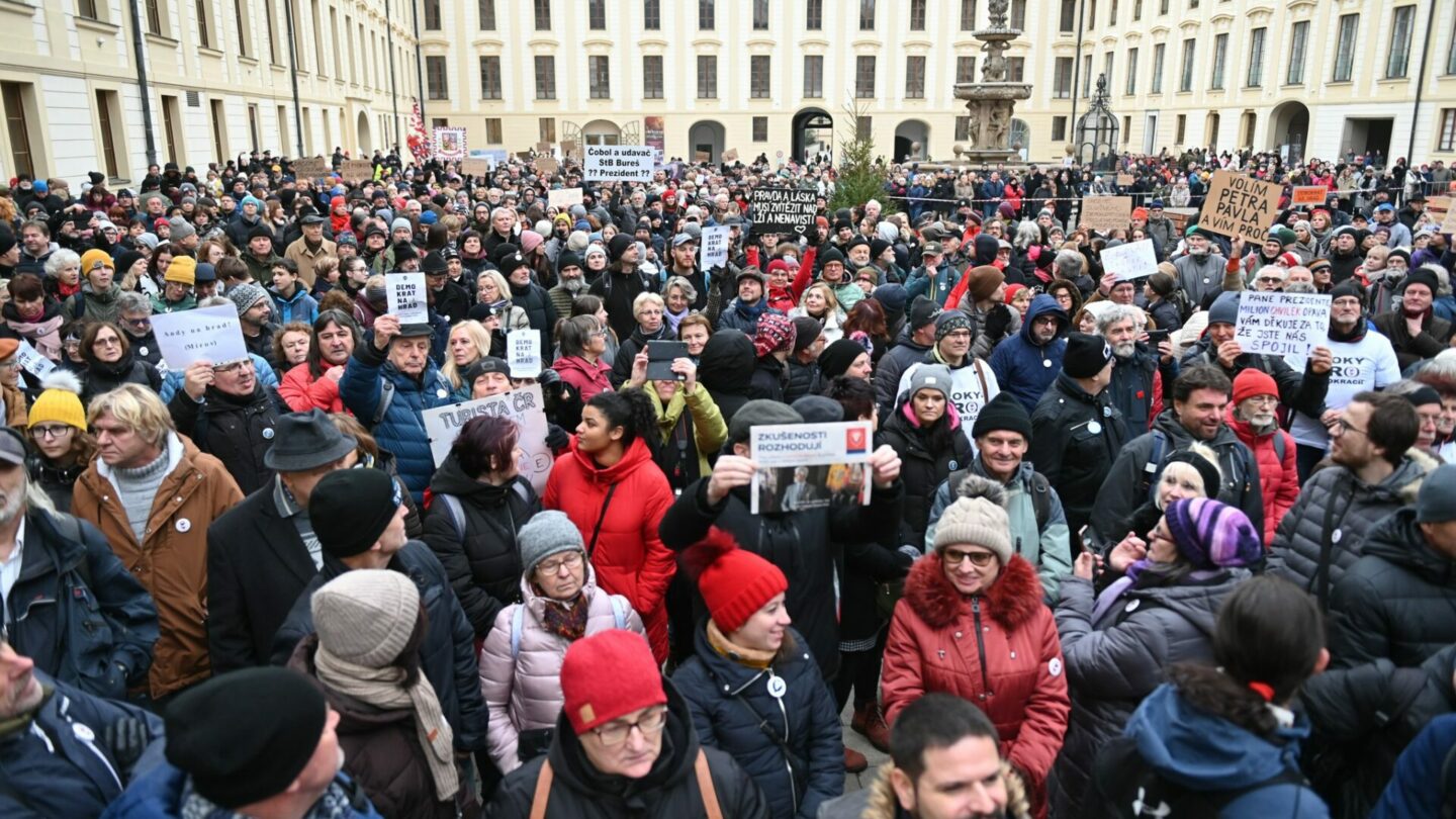 Spolek Milion chvilek pro demokracii uspořádal na Pražském hradě shromáždění s názvem Demokrat na Hrad