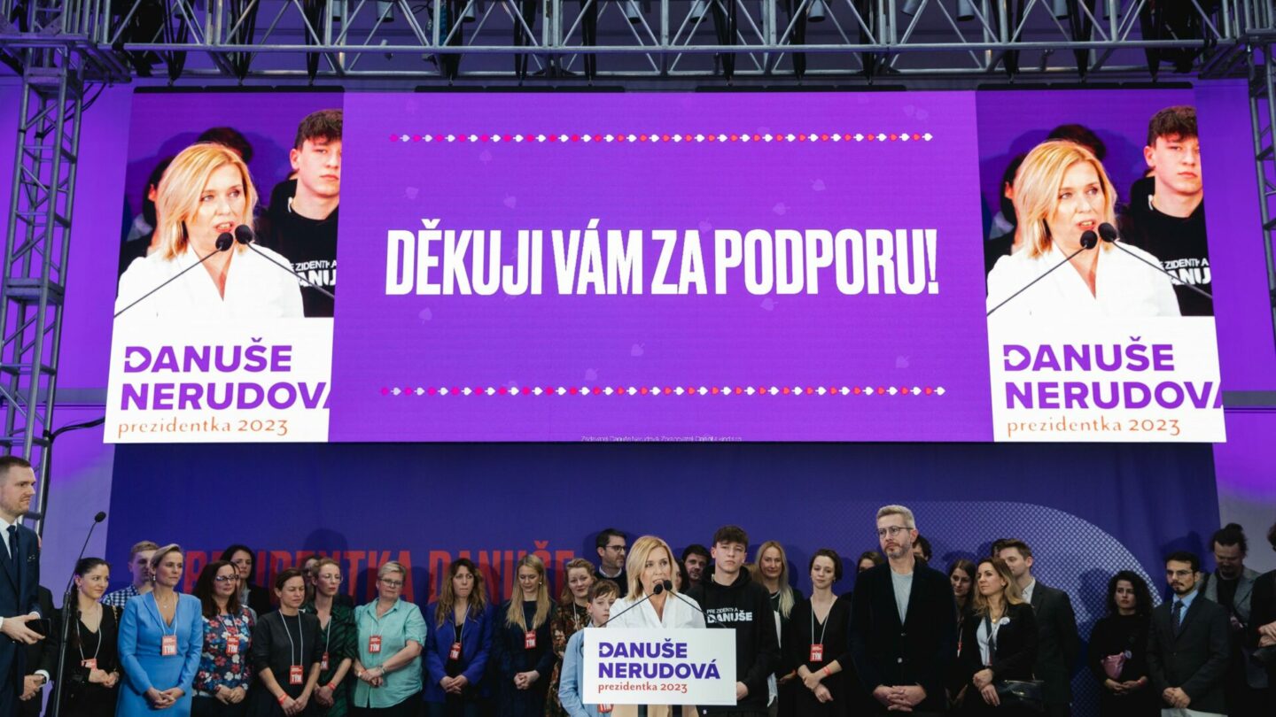 Prezidentská kandidátka Danuše Nerudová na tiskové konferenci v galerii Mánes