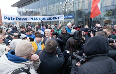 Na nádraží v Ostravě-Svinově generála Petra Pavla vítal dav příznivců.