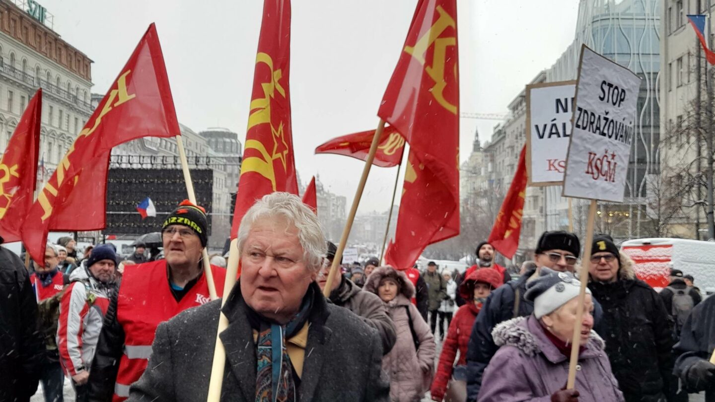 Komunisté se aktivně účastní všech protivládních demonstrací, jejich podporu to ale evidentně nezvyšuje.