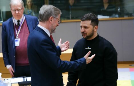 Premiér Petr Fiala (ODS) a prezident Ukrajiny Volodymyr Zelenskyj před únorovým summitem lídrů Evropské unie v Bruselu.