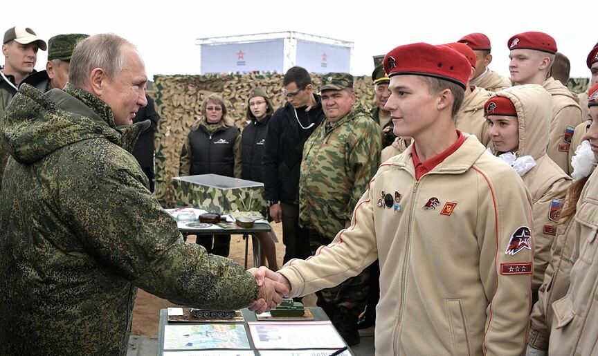 V okupovaném Melitopolu má být otevřeno první středisko Junarmiji, známější jako Putinjugend.