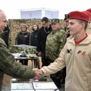 V okupovaném Melitopolu má být otevřeno první středisko Junarmiji, známější jako Putinjugend.