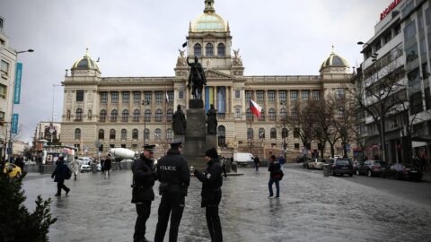 Prázdné místo pod pomníkem sv. Václava