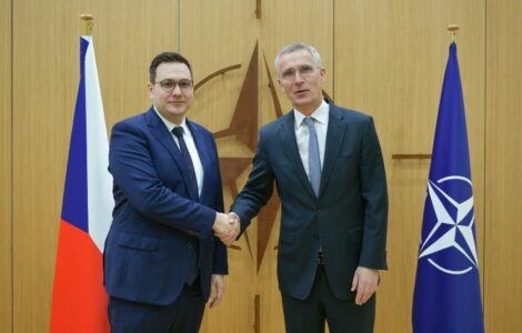 Ministr zahraničí Jan Lipavský (Piráti) a generální tajemník NATO Jens Stoltenberg