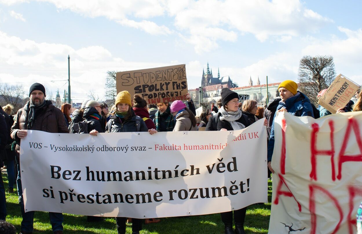 Protestní akce akademiků s názvem Hodina pravdy.