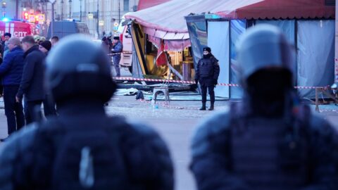 Exploze v Petrohradu zabila vlivného ruského blogera Vladlena Tatarského.