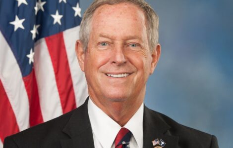 Jedním z autorů předkládané rezoluce je republikánský senátor Joe Wilson