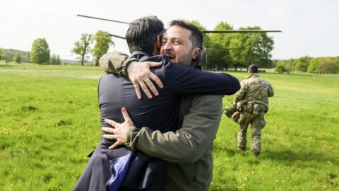 Britský premiér Rishi Sunak a ukrajinský prezident Volodymyr Zelenskyj