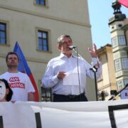 Na komunistické demonstraci řečnil Jiří Paroubek