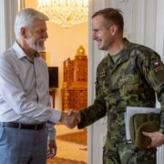 Prezident Petr Pavel a náčelník generálního štábu české armády Karel Řehka