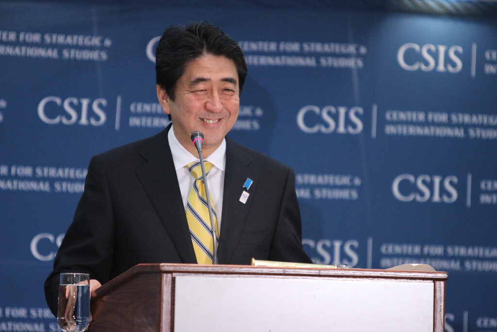 Vloni zavražděný bývalý japonský premiér Šinzó Abe si uvědomoval význam Indo-Pacifiku a varoval před sílící agresivitou Číny.