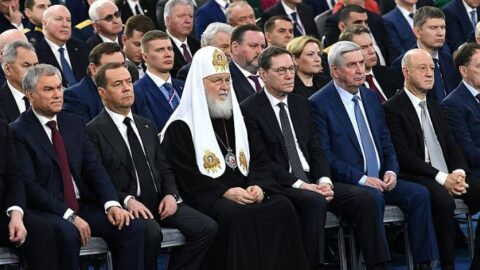 Kirill s Volodinem, Medveděvem, Lavrovem, Šojgu a dalšími významnými představiteli Putinova režimu během Putinova prezidentského projevu ve Federálním shromáždění 21. února 2023.