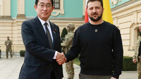 Japonský premiér Fumio Kišida na návštěvě u ukrajinského prezidenta Volodymyra Zelenského v Kyjevě (21. 3. 2023).