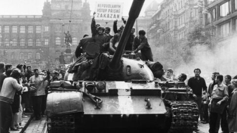 Ruský tank na Václavském náměstí, srpen 1968