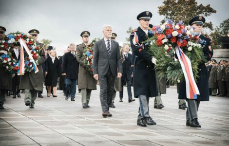 Prezident Petr Pavel při výročí 105 let od vzniku Československa u Národního památníku v Praze na Vítkově