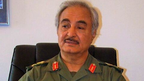 Chalifa Haftar jednal s Putinem o možnostech, jak zřídit ruskou vojenskou základnu v Libyi.