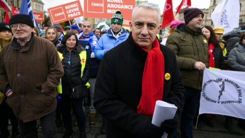 Josef Středula v čele protestního pochodu odborů proti vládnímu konsolidačnímu balíčku. Ilustrační foto