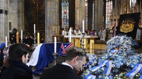 Poslední rozloučení s bývalým ministrem, poslancem, senátorem a hradním kancléřem Karlem Schwarzenbergem.