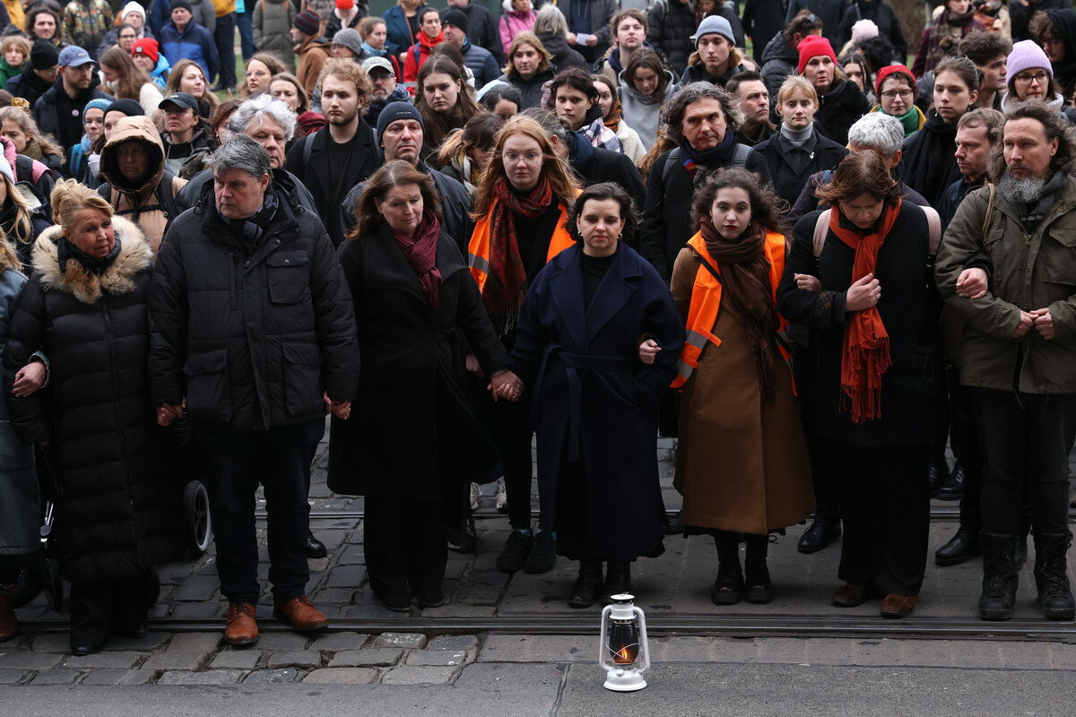 Setkání a pietní průvod nazvaný Přenesení světla, který byl první akcí iniciativy Měsíc pro fakultu (4. 1. 2024).