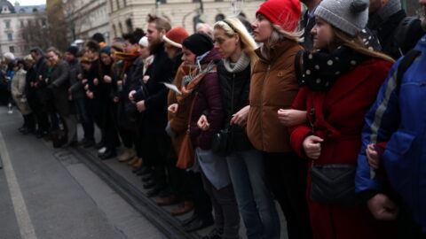 Setkání a pietní průvod nazvaný Přenesení světla, který je první akcí iniciativy Měsíc pro fakultu.