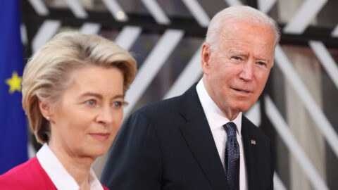 Předsedkyně Evropské komise Ursula von der Leyonová a americký prezident Joe Biden