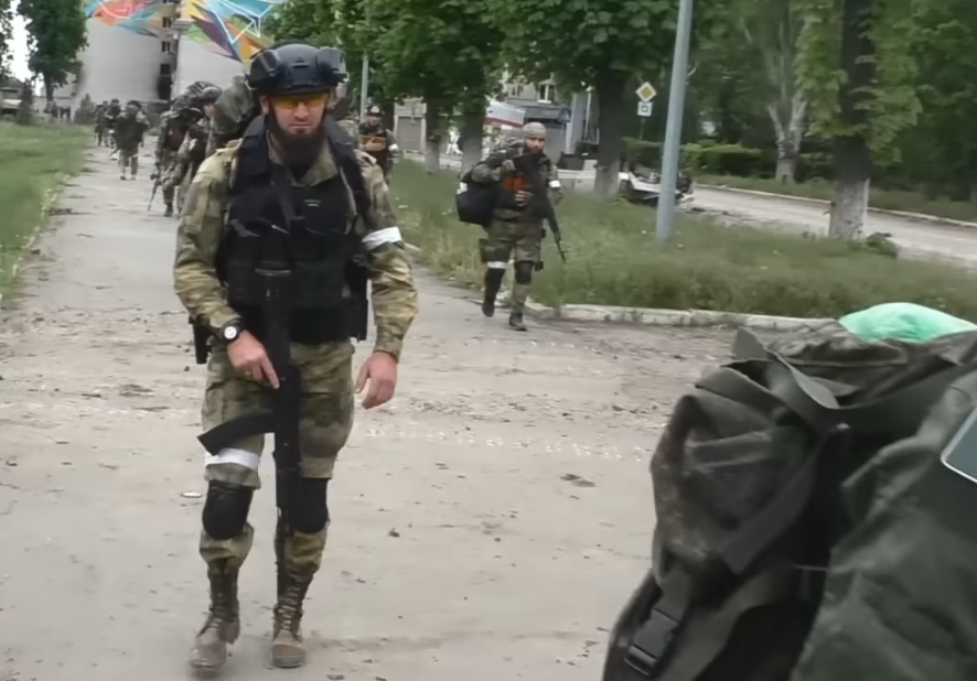 Čečenský voják chtěl pěkné video z Ukrajiny. Natočil vlastní smrt