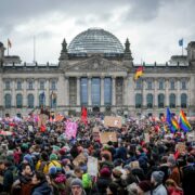 V Berlíně protestovalo proti pravicovému extremismu 150 tisíc lidí.