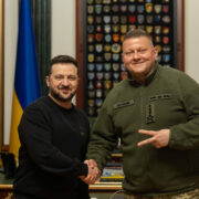 Ukrajinský prezident Volodymyr Zelenskyj a Valerij Zalužnyj