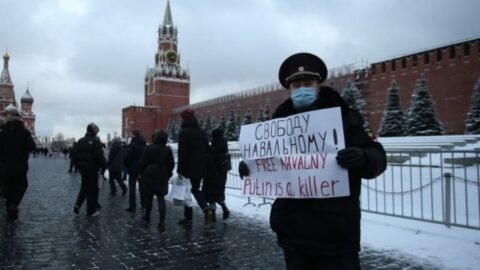 Bývalý ruský policista Oleg Kashintsev během protestu na Rudém náměstí v prosinci 2021.