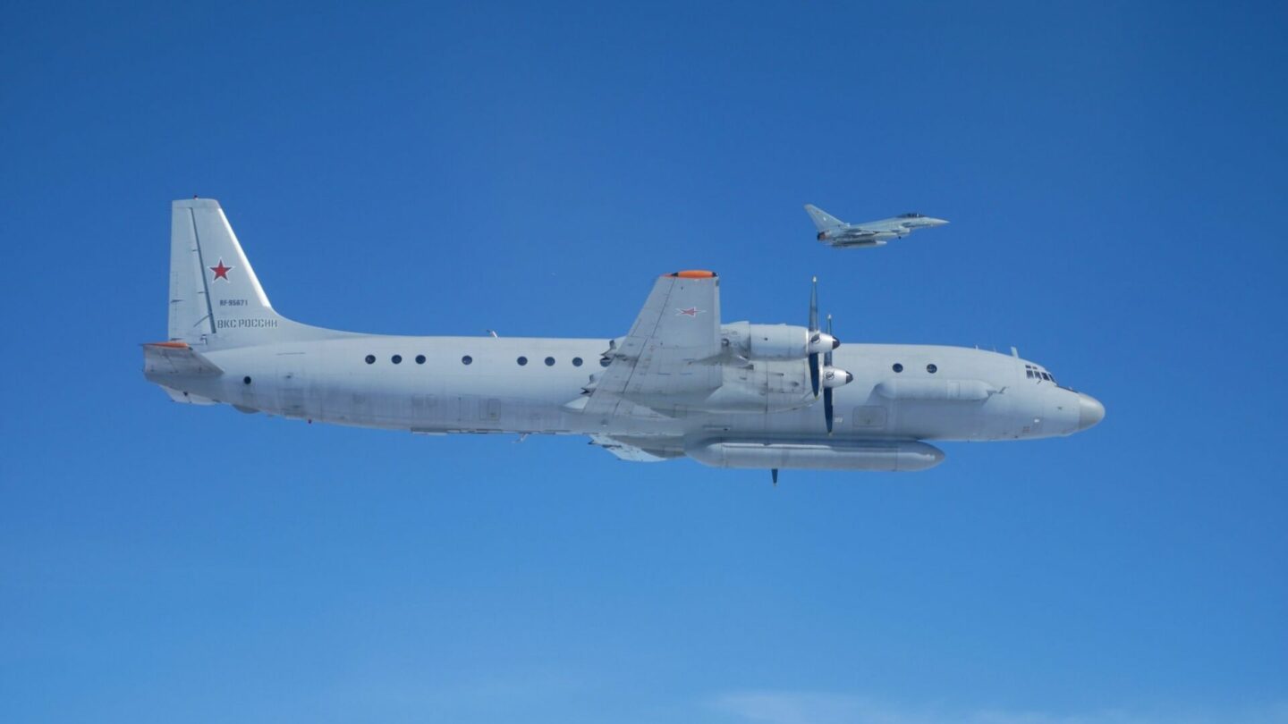 Ruský letoun Il-20 a německý Eutofighter