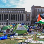 Studenti se usadili areálu Kolumbijské univerzity a demonstrovali proti Izraeli a na podporu Palestiny. 