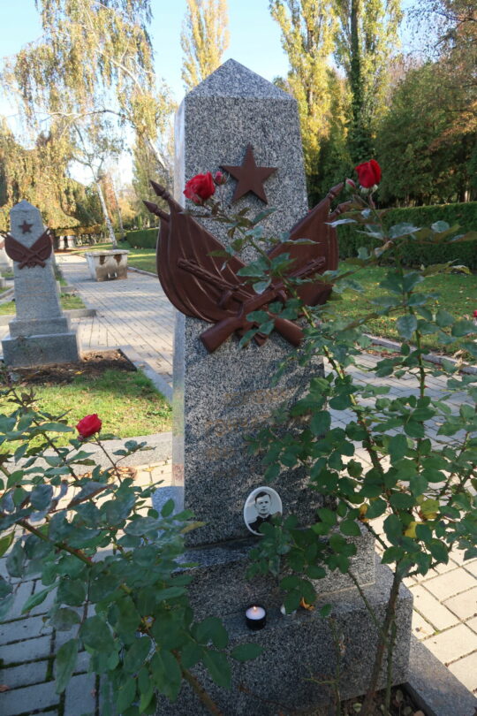 Hrob Ivana Hončarenka na Olšanech