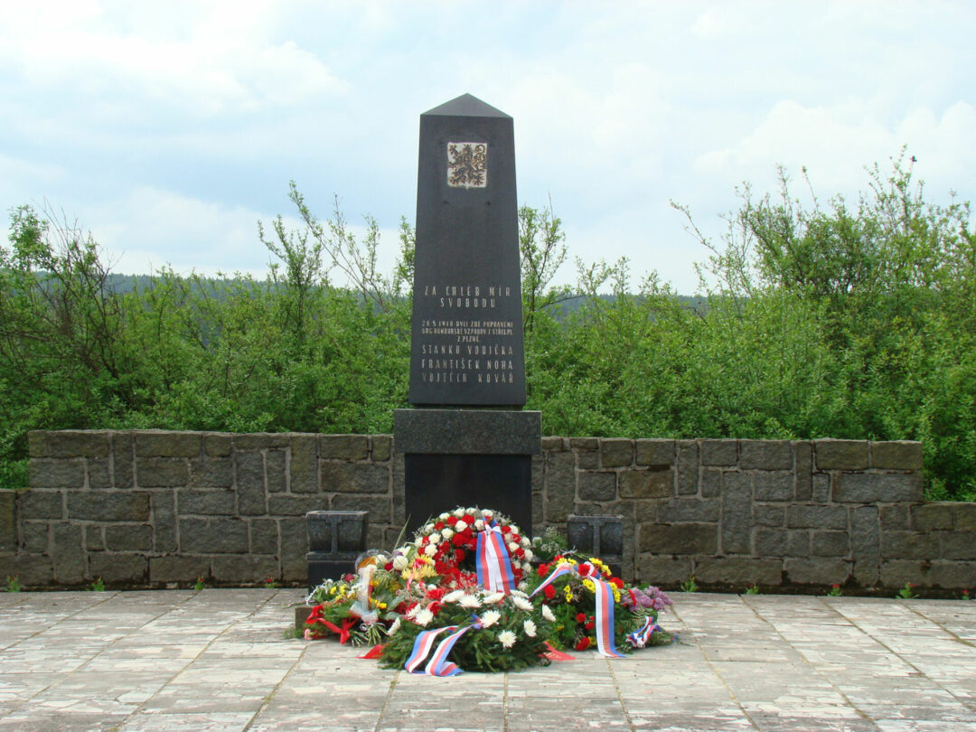 Za chléb, mír a svobodu. Nad hřbitovem v Rumburku se tyčí pomník, dodnes připomínající vzpouru vojáků. 