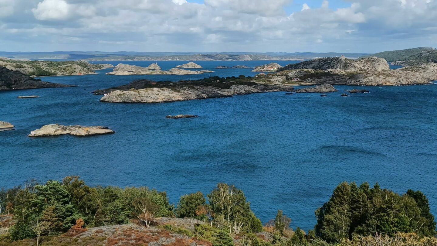 Výhled z ostrova Stora Dyrön na západním pobřeží Švédska
