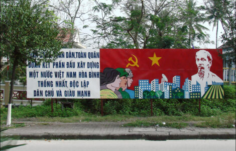 Komunistický plakát ve městě Hue ve středním Vietnamu.