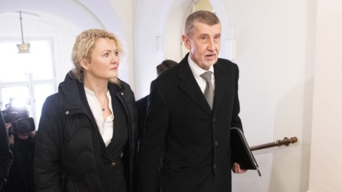 Bývalý premiér Andrej Babiš a jeho někdejší poradkyně Jana Nagyová u soudu, která se zabýval kauzou Čapí hnízdo.