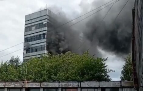 Požár ve výzkumném ústavu Platan u Moskvy.