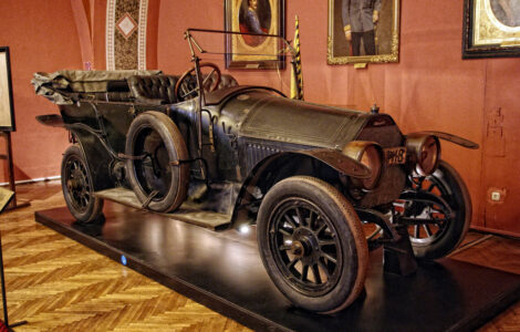 Osudný vůz, který 28. 6. 1914 Leopold Lojka řídil a na který zaútočil Gavrilo Princip