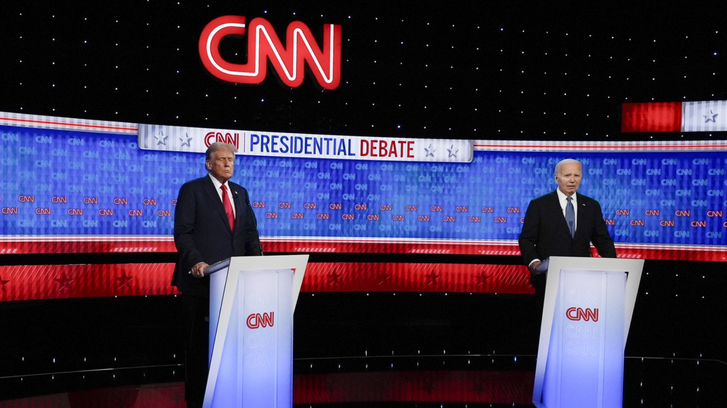 Joe Biden a Donald Trump si na úvod předvolební debaty na americké stanici CNN ani nepodali ruku.