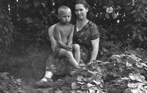 Vladimir Putin se svou maminkou.