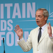 Faktorem, který letos přidává nejistotu, je Reformní strana Nigela Farage.