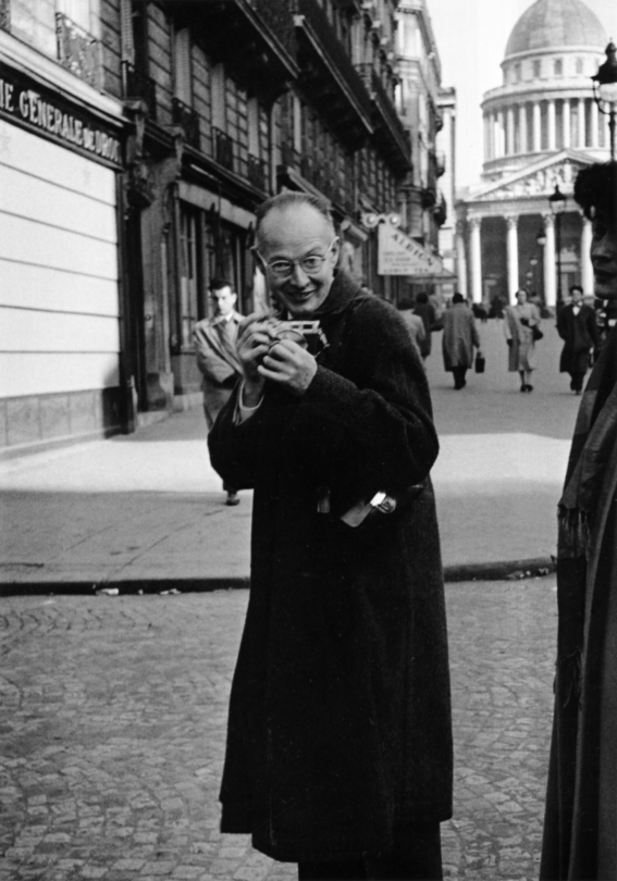 Henri Cartier-Bresson, považovaný za otce moderní fotožurnalistiky, na snímku z roku 1954.