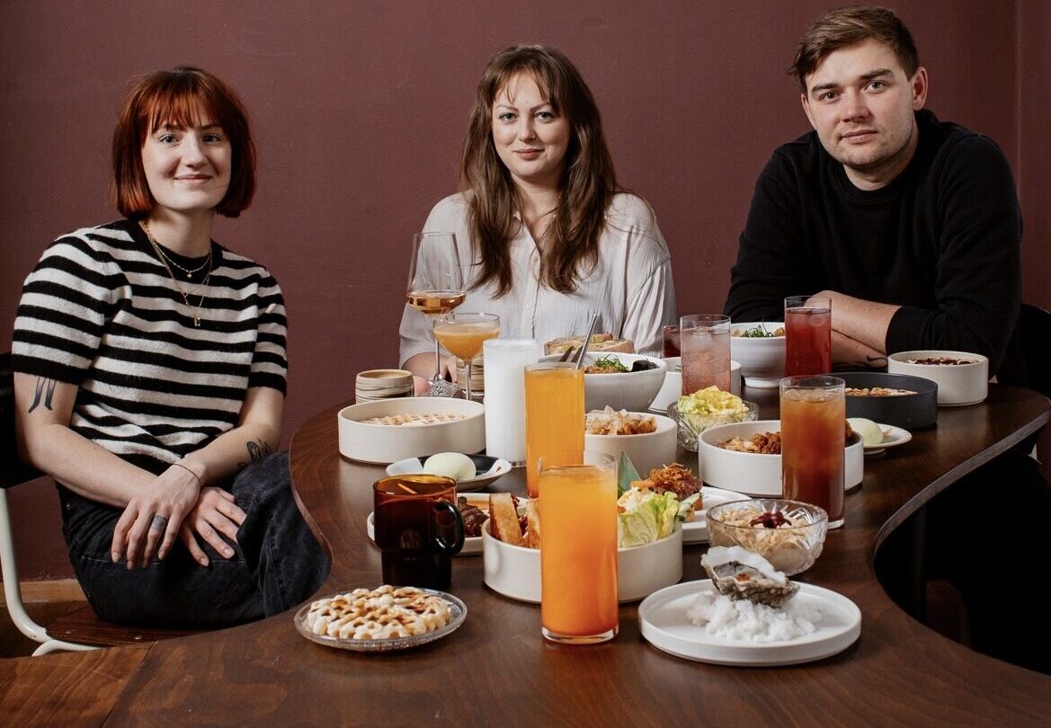 Bango Brno, z leva: a Anna Holešinská, Natálie Benk, Josef Janečka 