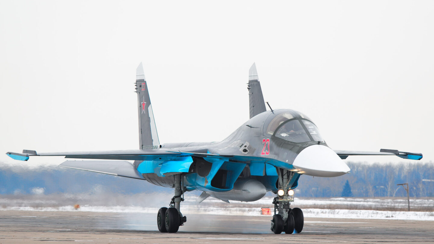 Na letišti Čkalovskij působí i letouny Suchoj Su-34.